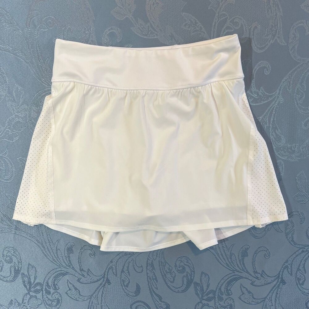 SPANX Get Moving Skort White Perforated Athletic Skirt Medium Tennis Pickleball
